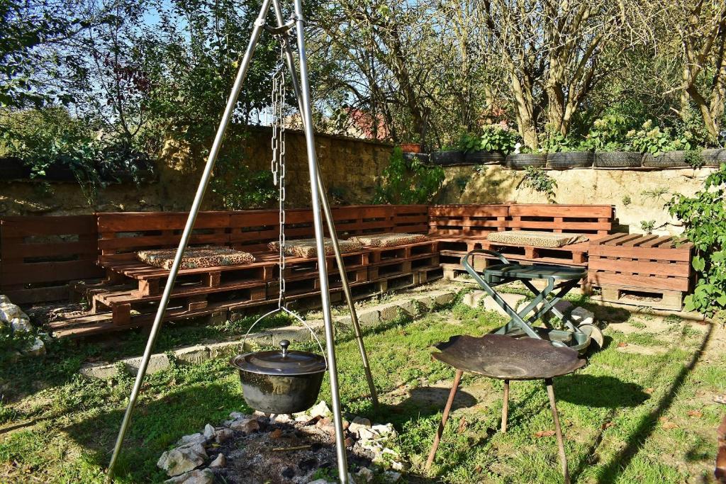 Vonkajšia záhrada v ubytovaní Szivárvány Vendégház