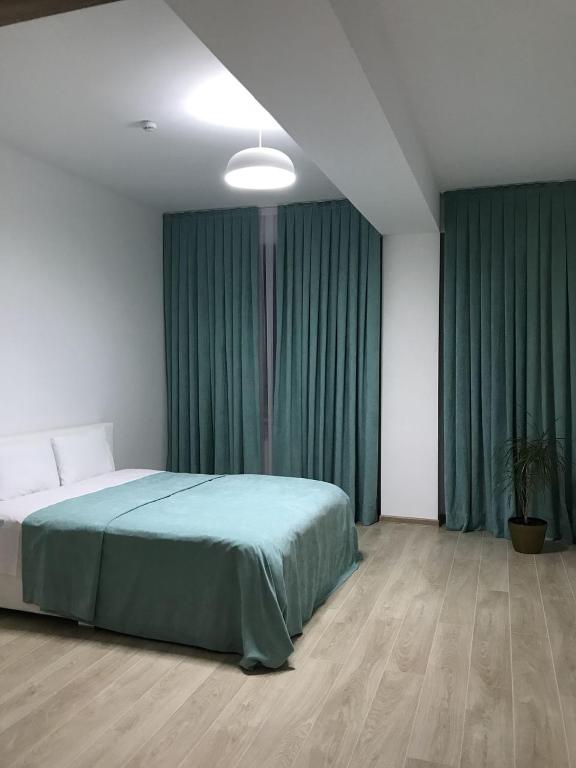 Llit o llits en una habitació de Luxury Apartment