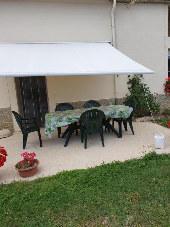 Patio nebo venkovní prostory v ubytování Vallée du Serein
