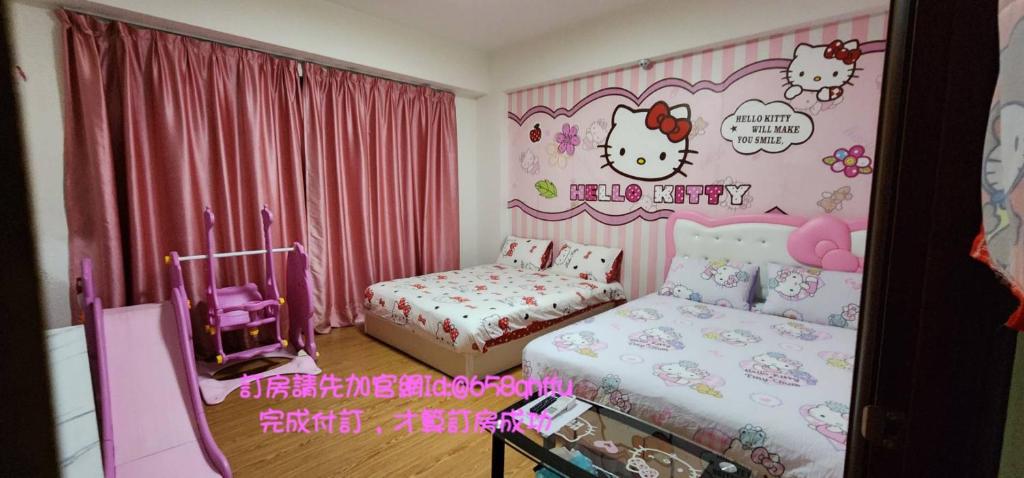 a pink bedroom with a bed and a crib at 樂南居 in Tainan