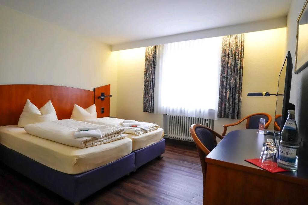 Postel nebo postele na pokoji v ubytování Hotel Stadt Daun