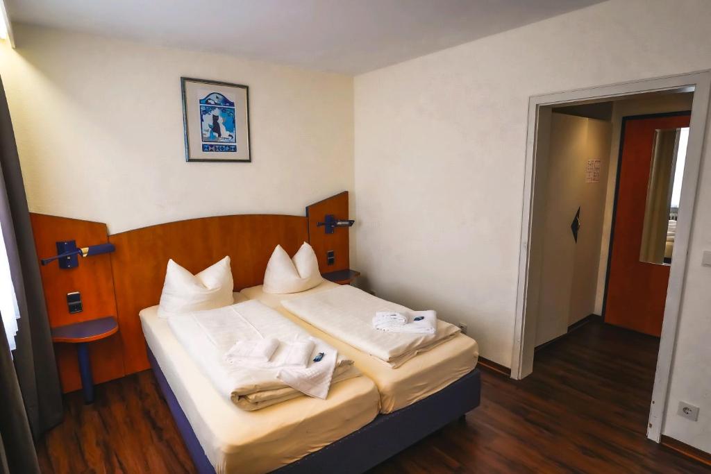 Postel nebo postele na pokoji v ubytování Hotel Stadt Daun