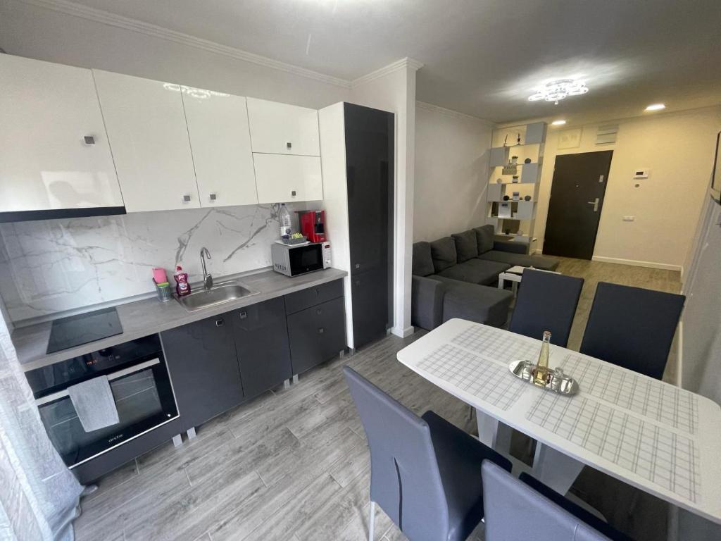 Mystic Luxury Apartment tesisinde mutfak veya mini mutfak