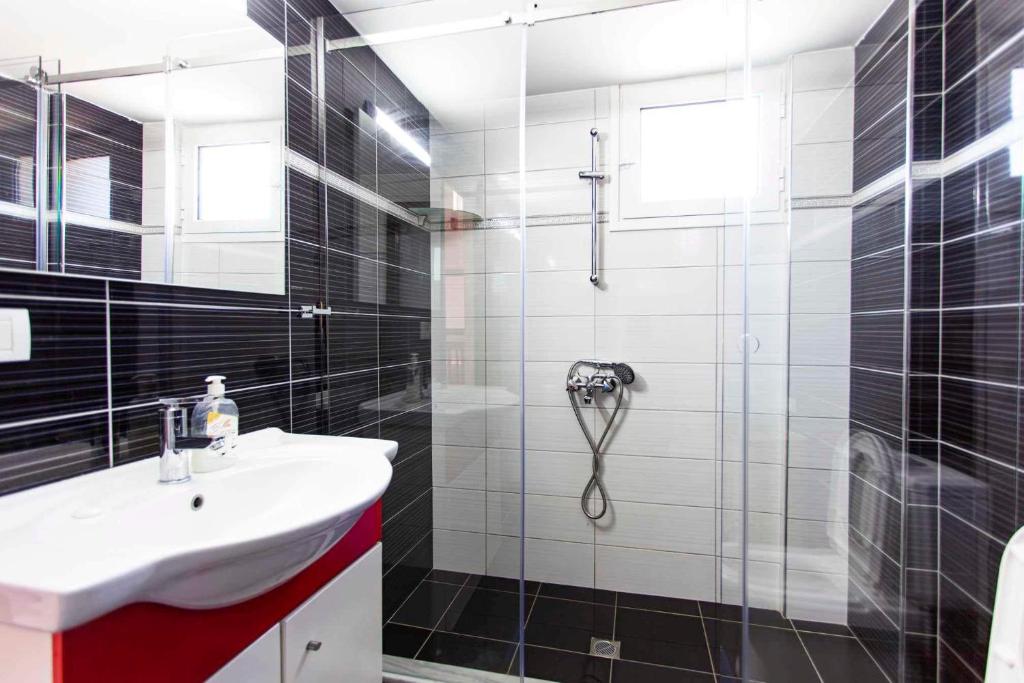George Hotel Rooms&Suites - Imazhi 3