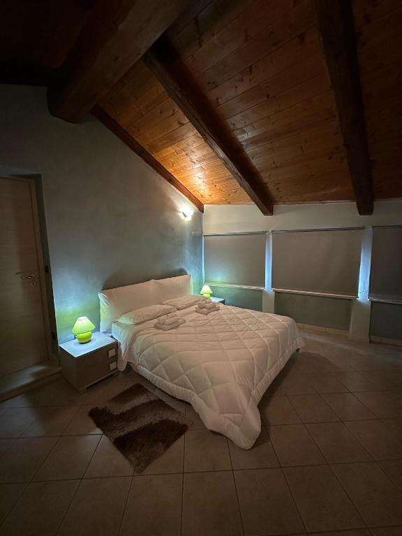 a bedroom with a bed with two lamps on it at La tana di Piozzo in Piozzo