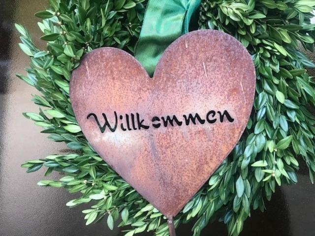 un cœur avec le mot "willowship" écrit sur lui dans l'établissement Landhaus Aflenz, à Aflenz Kurort