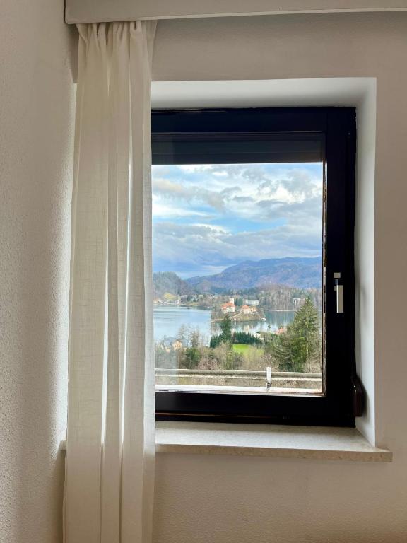 Üldine mäevaade või majutusasutusest Lakeview Guesthouse & Chalet Bled pildistatud vaade