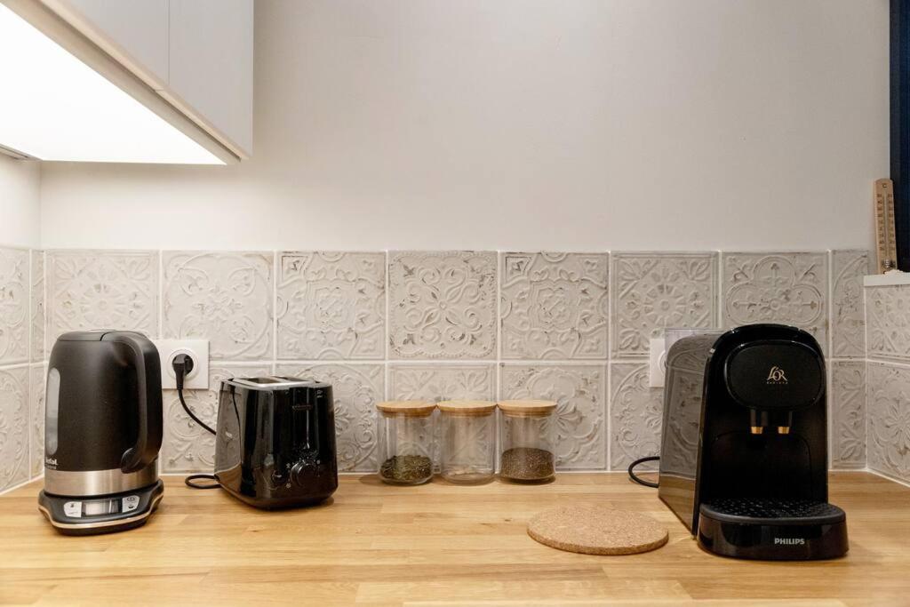 a kitchen counter with a toaster and a toaster and a toaster at Maison et appartement attenant pour 10 personnes avec terrasse, cour et parking in Pau