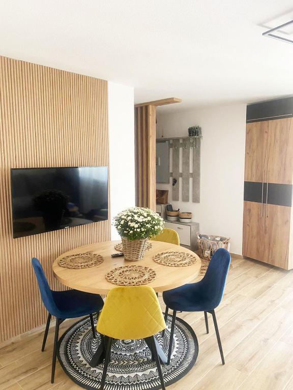 Studio magnifique avec terrasse spacieuse Loèche-les-Bains Vacances