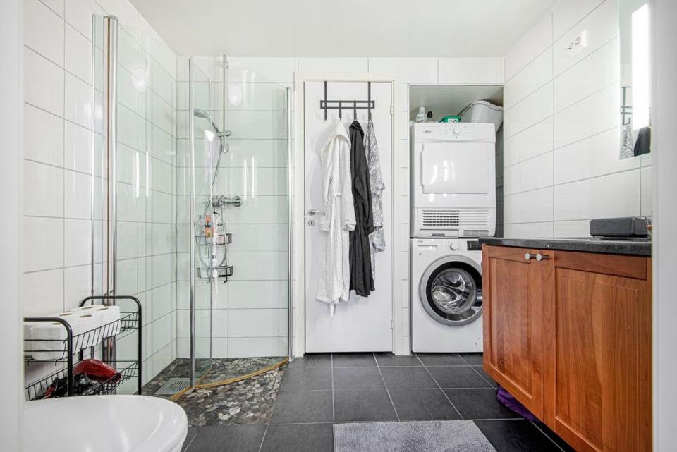 a bathroom with a washing machine and a washer at Apartment close to Aalesund center in Ålesund
