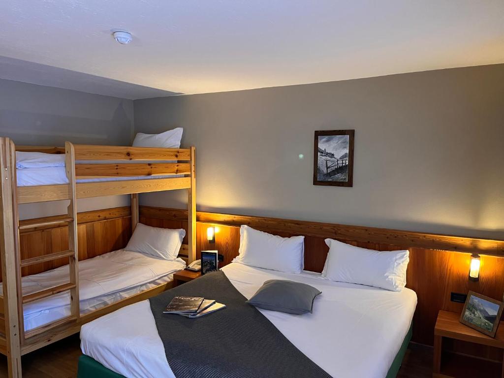 Hotel De Champoluc - Quadruple Room With Balcony