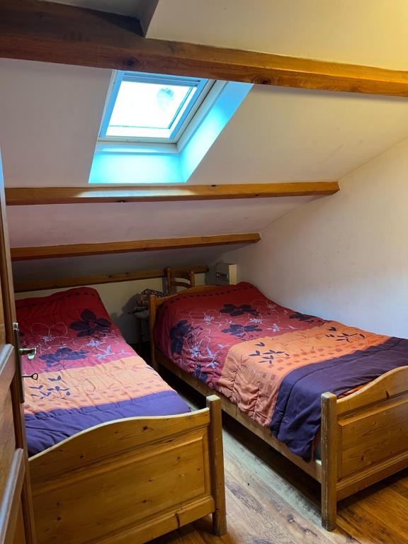 Легло или легла в стая в Appartement sous les toits