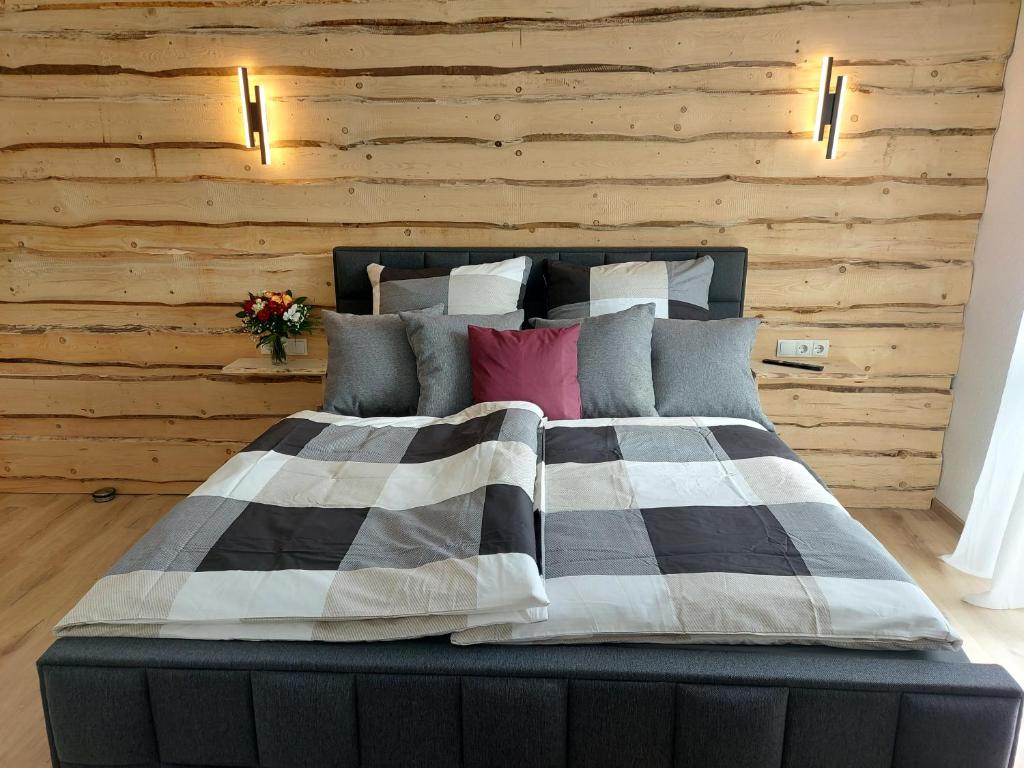 Postel nebo postele na pokoji v ubytování Premium Vulkaneifel Chalet