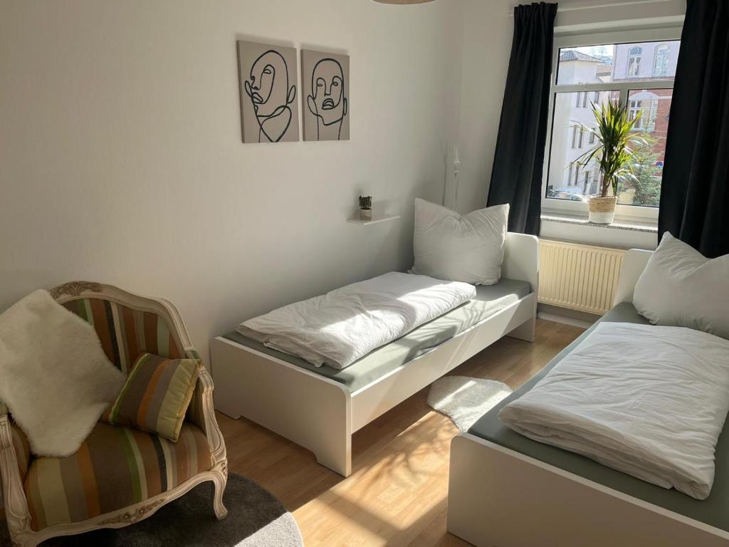 Postel nebo postele na pokoji v ubytování Ferienwohnung Mitte Süd am Frauenplan