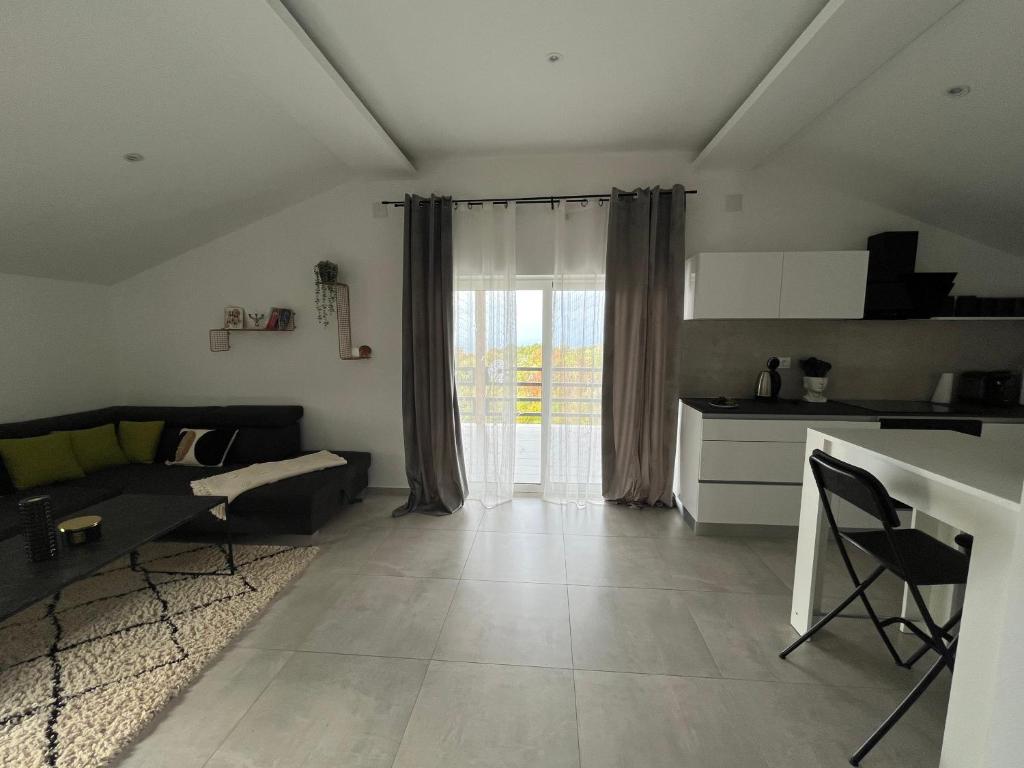 Kuchyňa alebo kuchynka v ubytovaní Apartment Katarina - peaceful and modern place in the nature