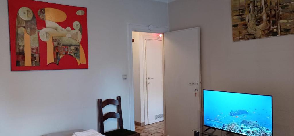 TV a/nebo společenská místnost v ubytování Cozy studio in Hasselt