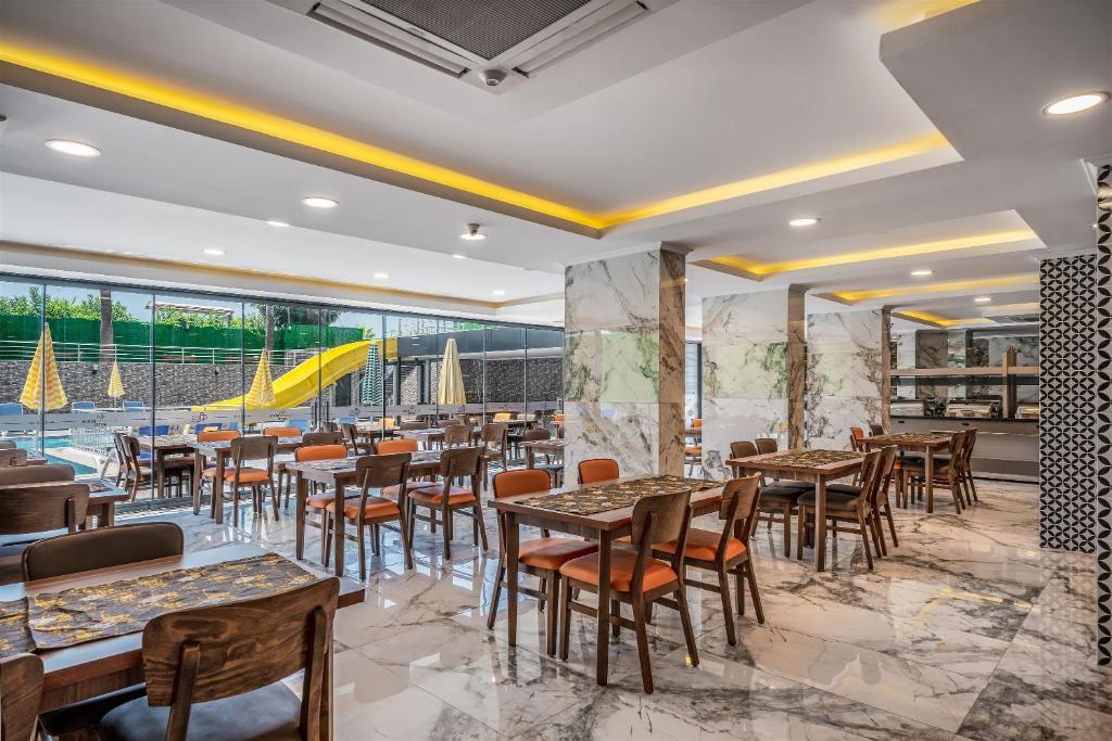 Restaurace v ubytování Arsi Paradise Beach Hotel