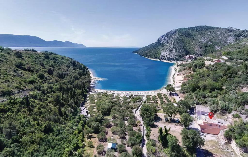 an aerial view of a beach and the ocean at Apartman Vesna in Opuzen
