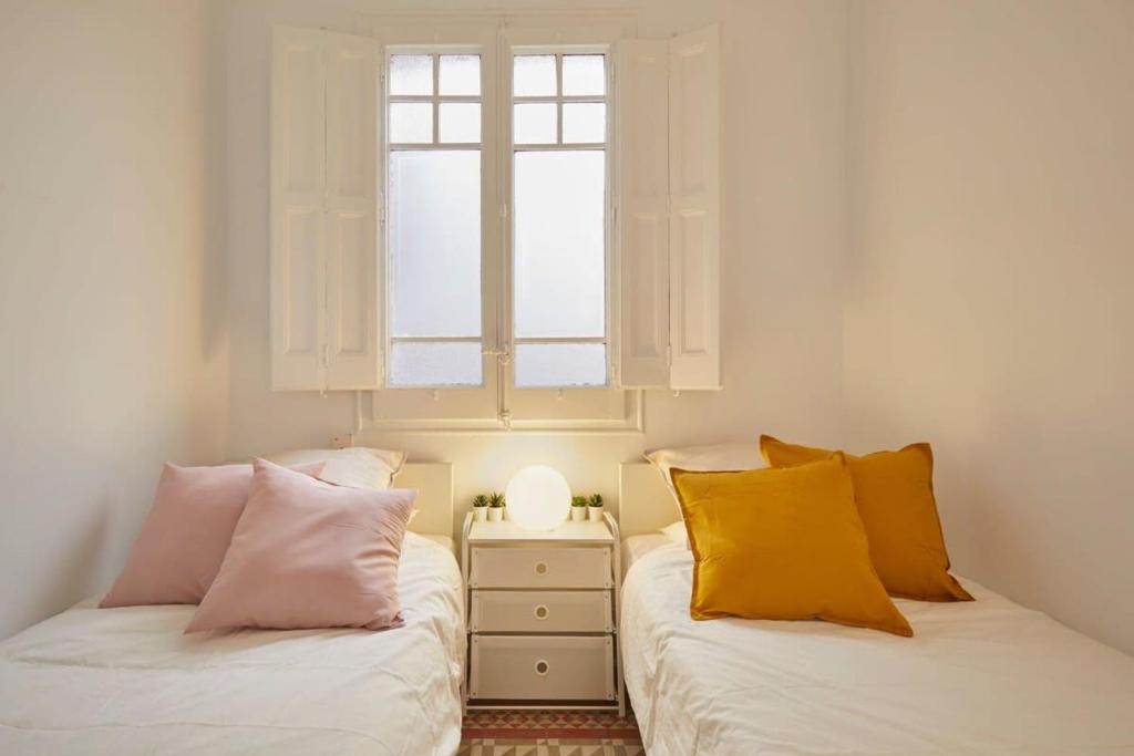 Postel nebo postele na pokoji v ubytování Exclusive Luxe Design - Large Tranquil Penthouse