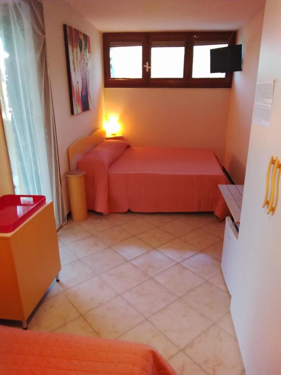 Łóżko lub łóżka w pokoju w obiekcie VILLA MIMOSA Splendida Vista Mare