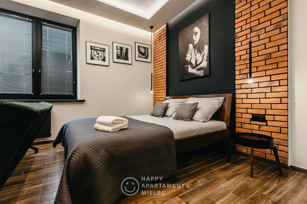 Postel nebo postele na pokoji v ubytování Happy Nest - ApartamentyHappy pl