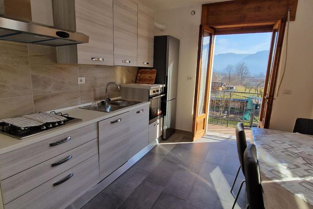Η κουζίνα ή μικρή κουζίνα στο CASA Asani Pedavena
