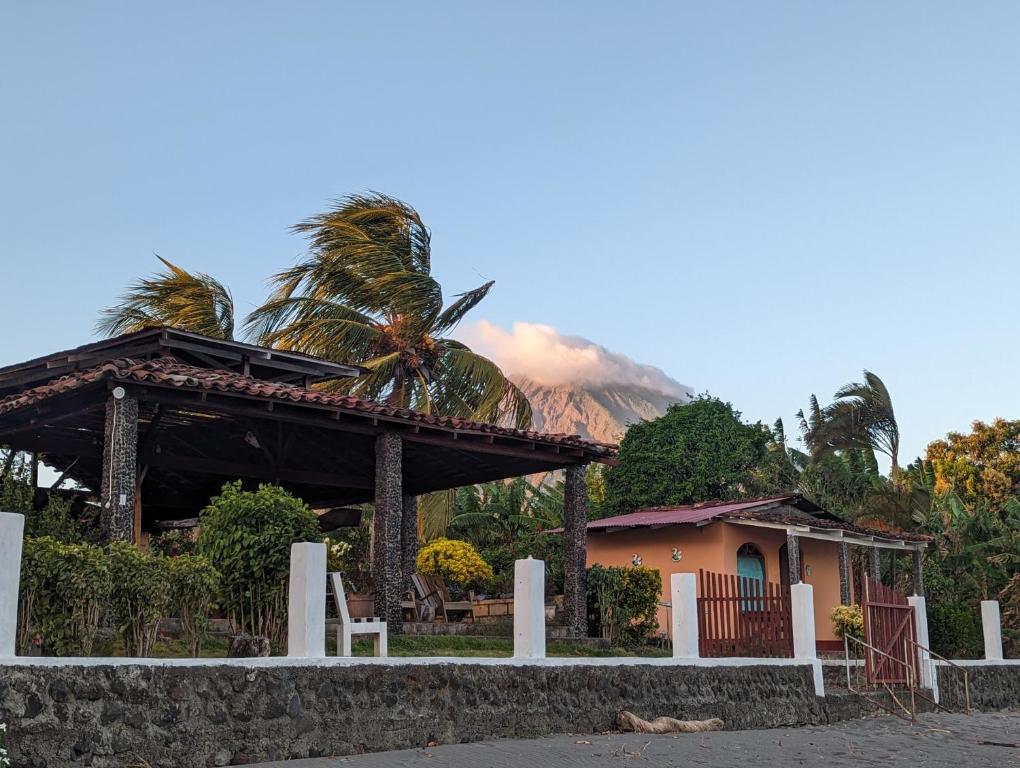 a house with a mountain in the background at Hotel Playa Santa Martha in Rivas