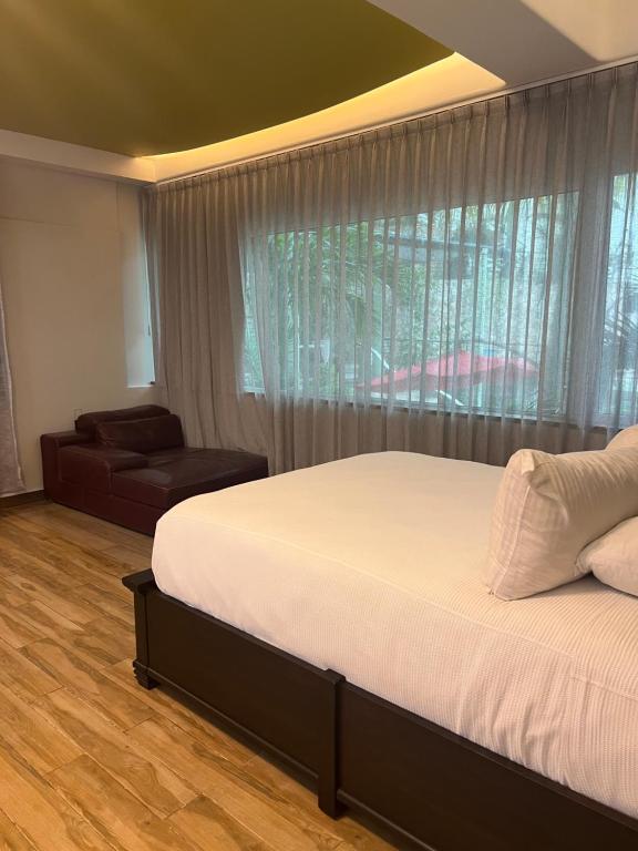Postel nebo postele na pokoji v ubytování Puerto Vallarta South Shore Luxury Suites,