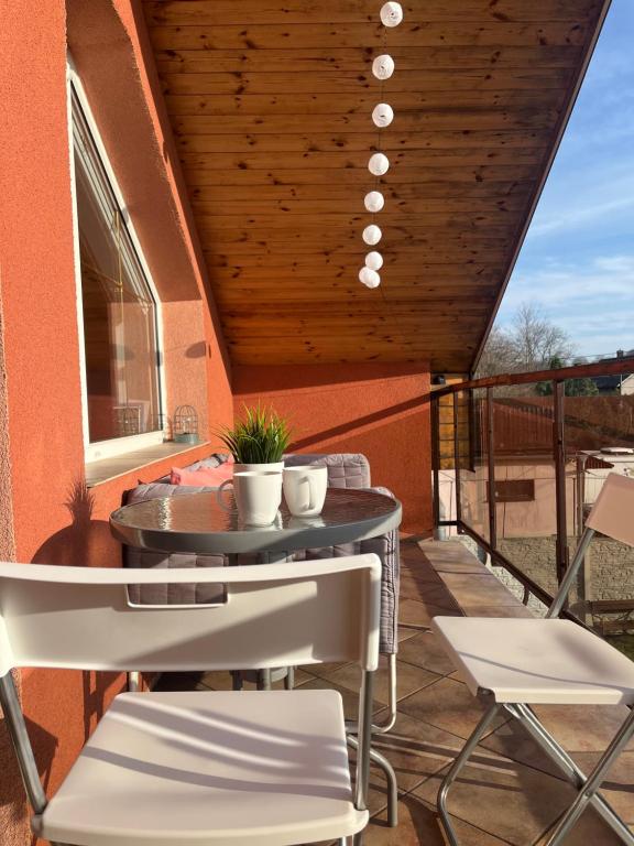 Balkón nebo terasa v ubytování Podkrovní apartmán s balkónem