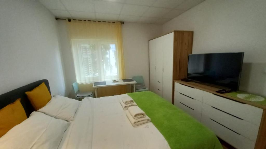 Posteľ alebo postele v izbe v ubytovaní Apartment Zsa Zsa Zenta 1