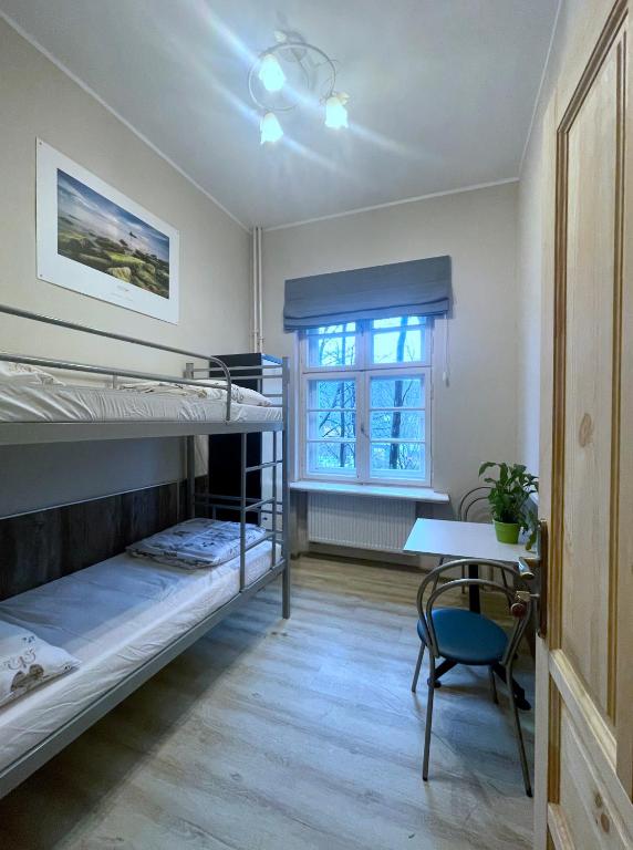 Rúm í herbergi á BP Hostel Gdynia
