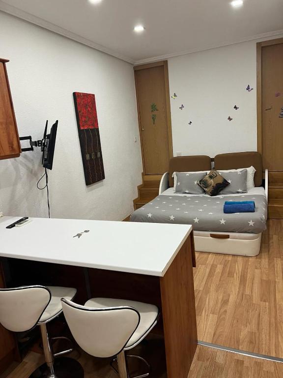 A bed or beds in a room at Estudio Nueva Numancia