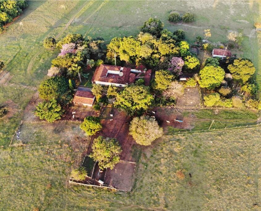 an aerial view of a house surrounded by trees at Sítio Paraíso Uberaba in Uberaba