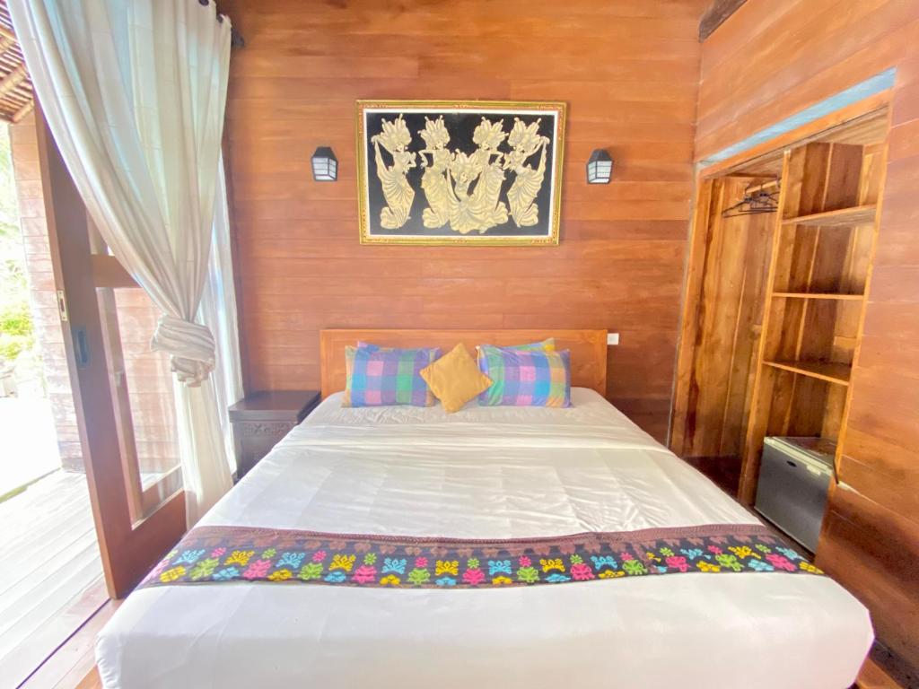Dong Loka Guesthouse Bali - Habitación Doble Con Vista A La Piscina