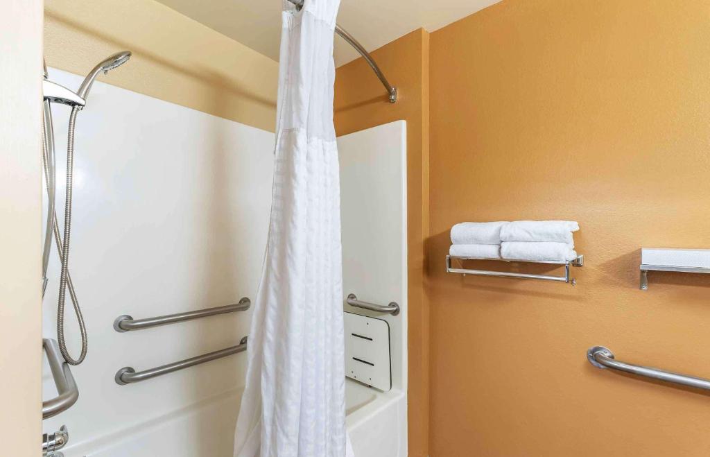 Extended Stay America Suites - Hampton - Coliseum photo