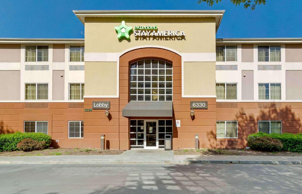 a building with a star sign on the front of it at Extended Stay America Select Suites - Atlanta - Perimeter - Peachtree Dunwoody in Atlanta