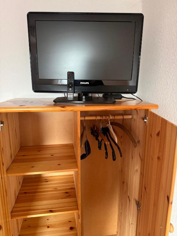 TV a/nebo společenská místnost v ubytování Pension FAULPELZ - Doppelzimmer Standard