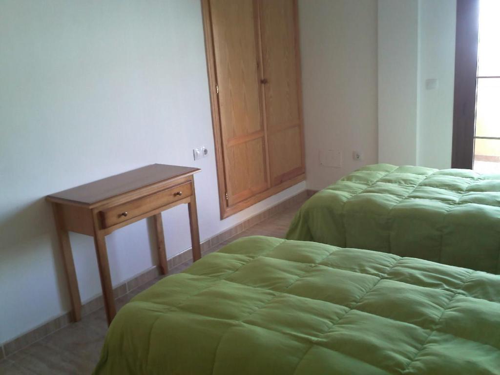 Cama o camas de una habitación en Apartamentos Turísticos Edificio del Pino