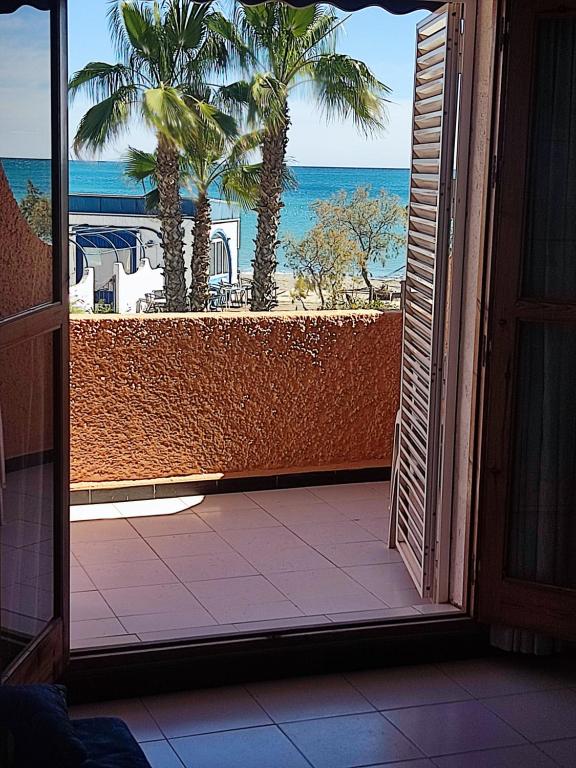 an open door to a balcony with a view of the beach at Estudio naturista 1 in Vera