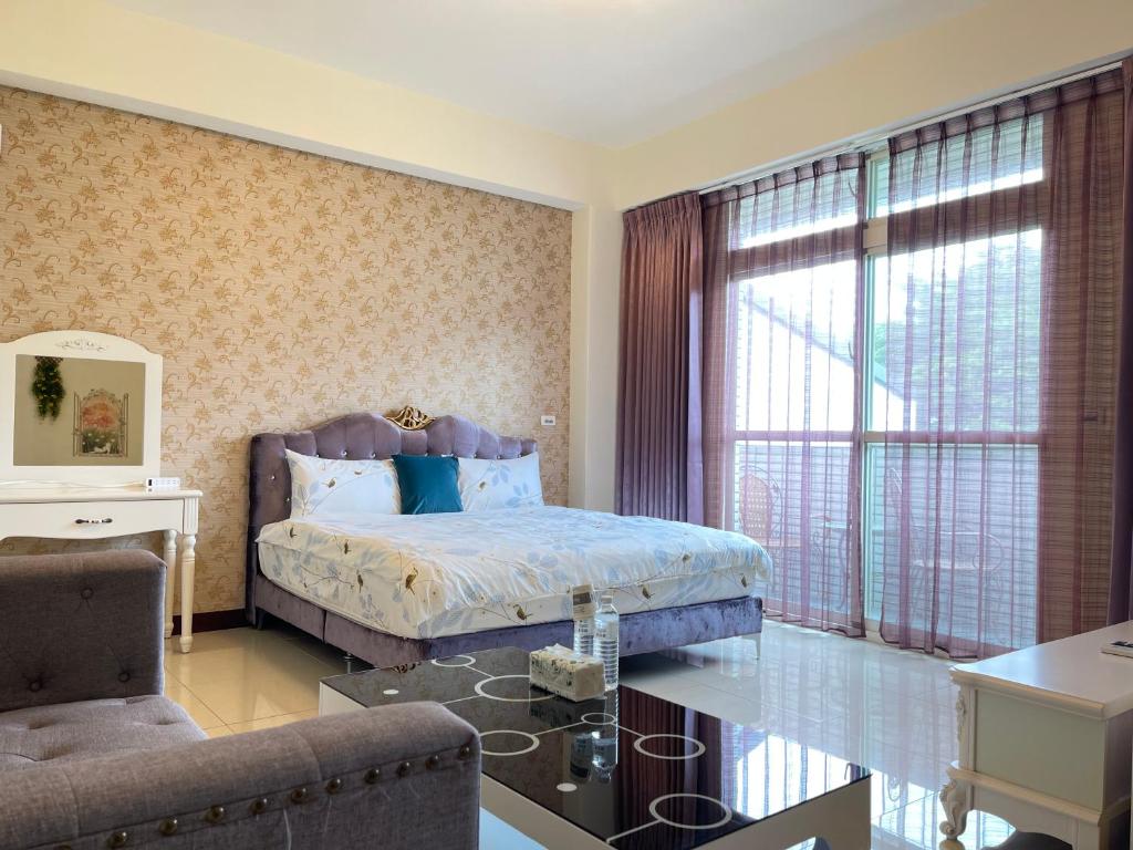Uma cama ou camas num quarto em Holiday Homestay