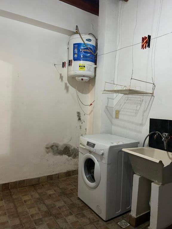 a washing machine in a bathroom next to a sink at Amplio monoambiente in Bella Vista