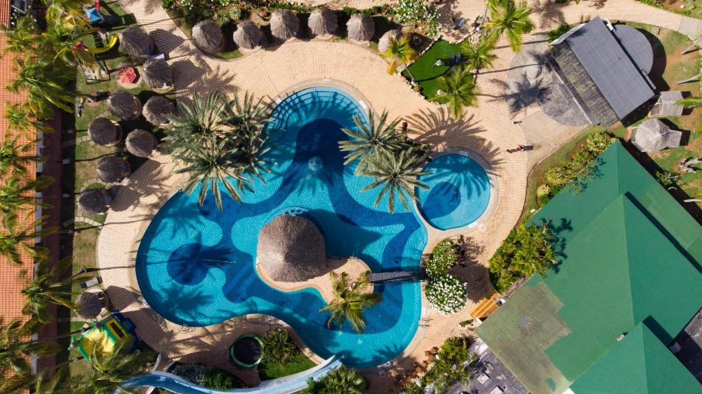 an overhead view of a swimming pool with a large at Hotel Margarita Village in Porlamar