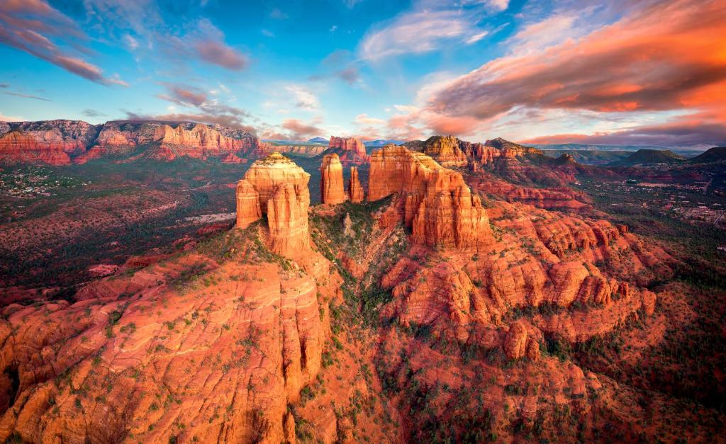 a view of the grand canyon at sunset at Kokopelli Inn Sedona, Trademark Collection by Wyndham in Sedona