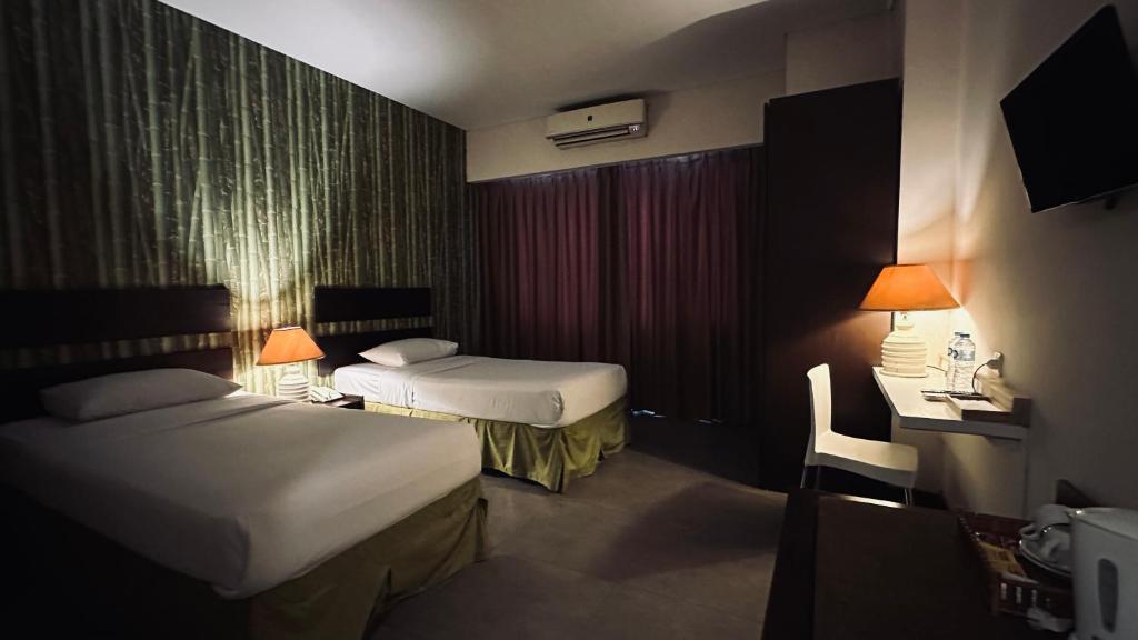 Postel nebo postele na pokoji v ubytování Bali World Hotel