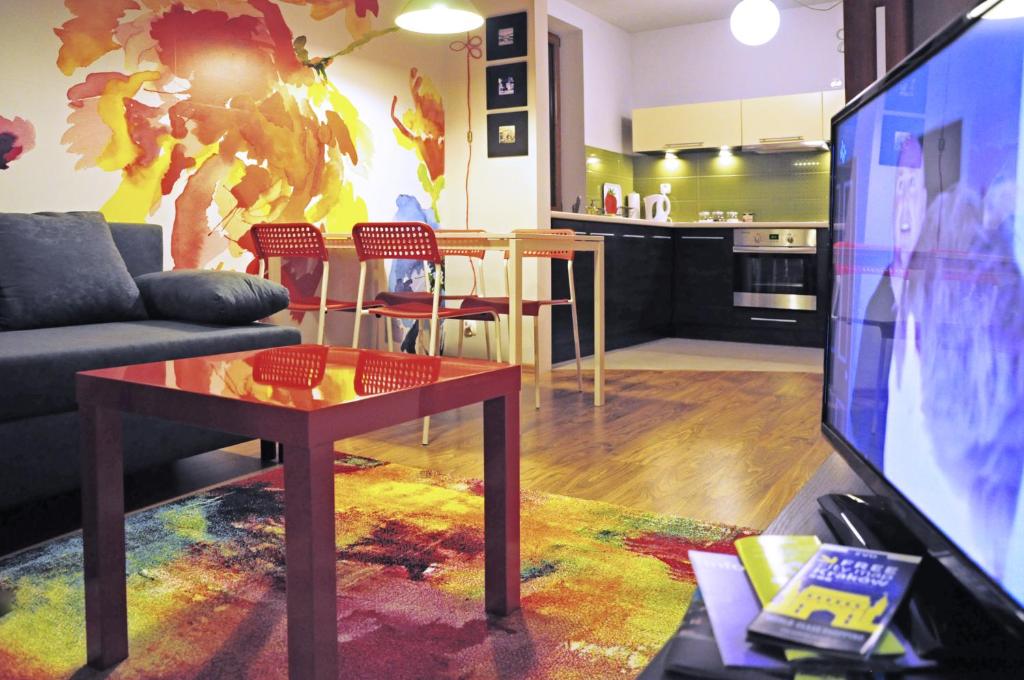 TV a/nebo společenská místnost v ubytování Color Apartment
