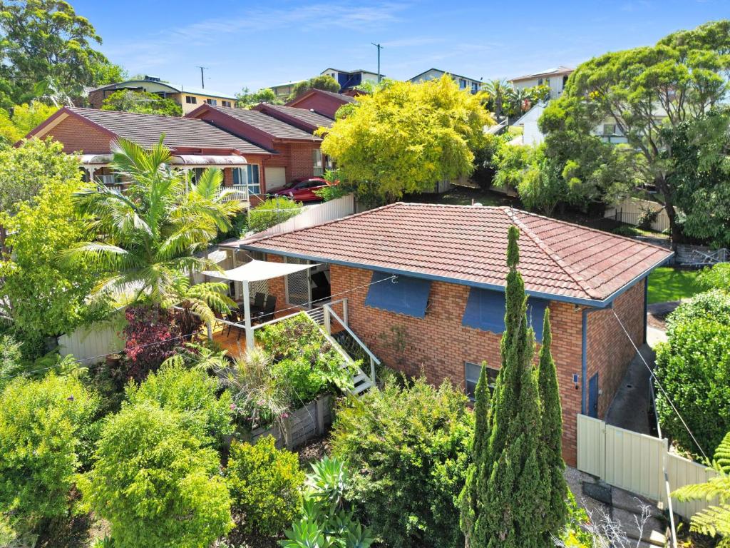 an aerial view of a brick house with trees at Avalon 2 in Nambucca Heads