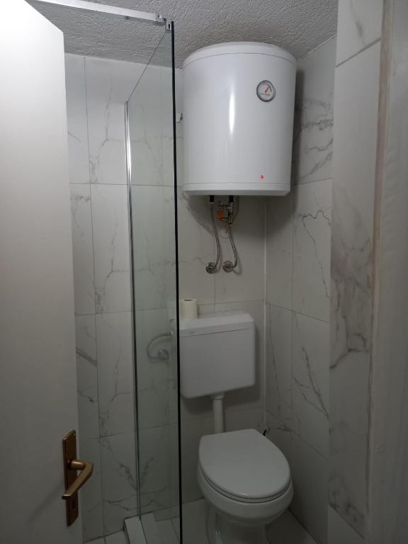 Koupelna v ubytování Apartmani 'Cvit'