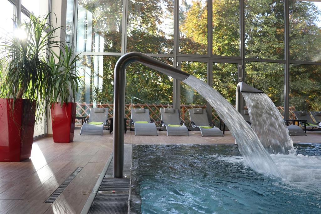 Bazén v ubytování Hotel Villa Golf Cihelny nebo v jeho okolí