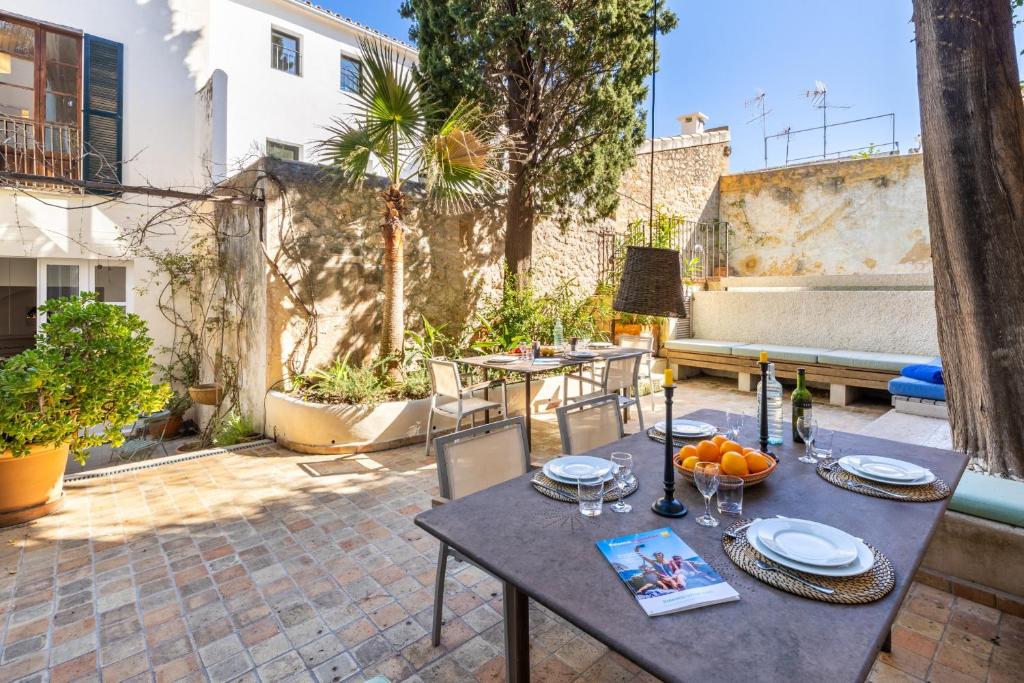 Patio alebo iná vonkajšia časť ubytovania Casa Metge Vidal