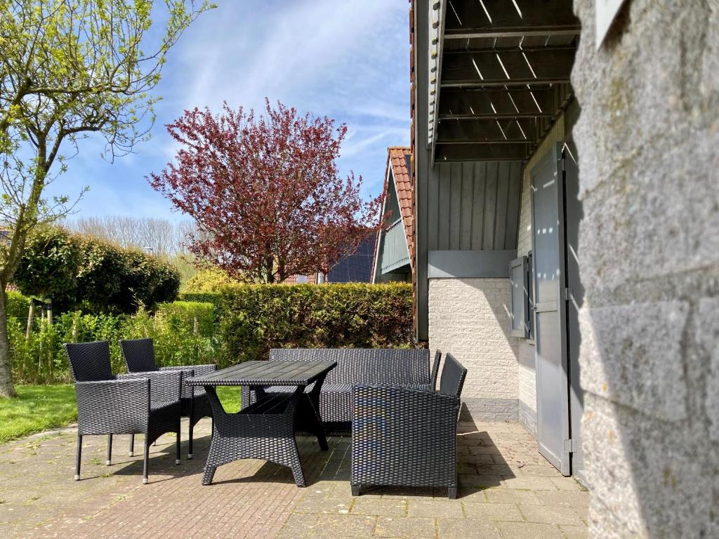 Joke am Deich 6 pers house with equipped terrace behind a dike at Lauwersmeer - Bungalow